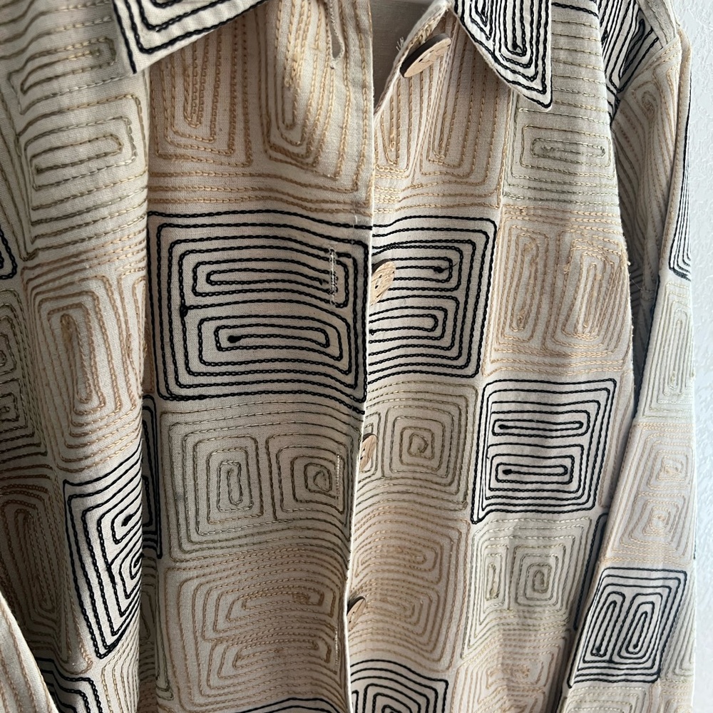 Elegant Geometric Patterned Blazer - image 2